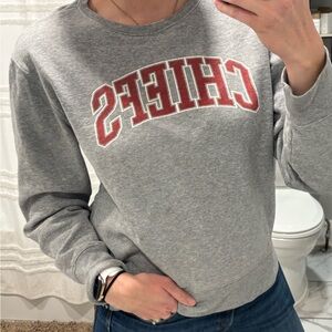 Chiefs Women's Gray Crew Neck Sweater